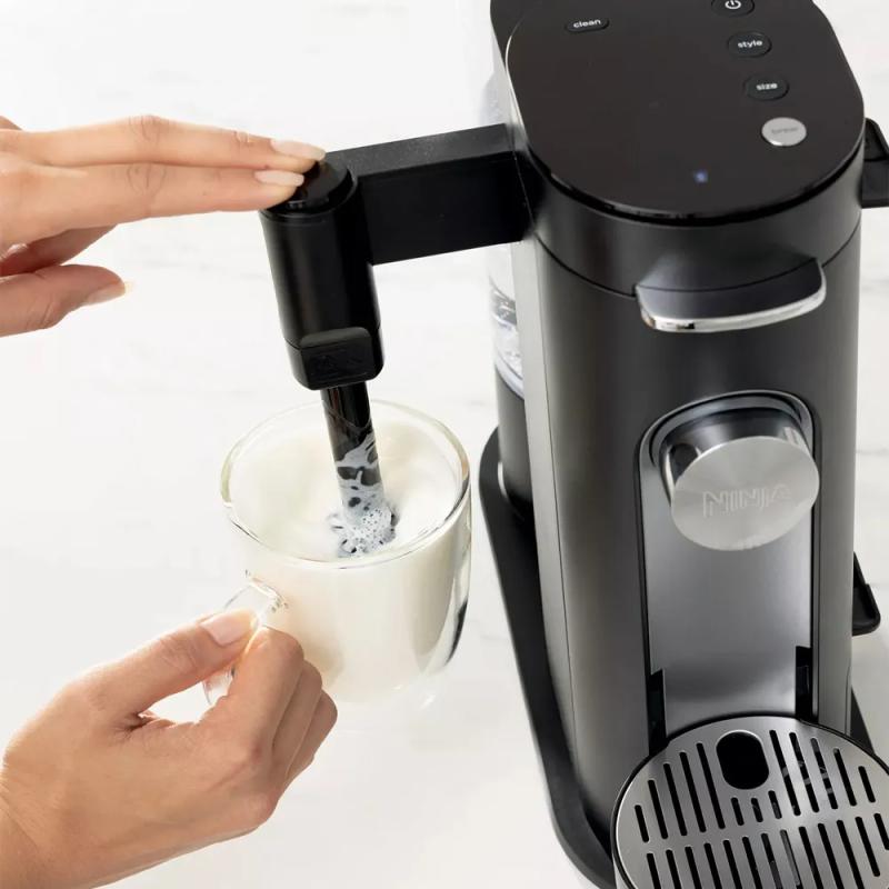 CAFETERA NINJA PODS & GROUNDS SPECIALTY COFFEE MAKER CON ESPUMADOR DE LECHE INTEGRADO PB051